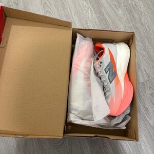 NWT New Balance FuelCell SuperComp Elite v5
